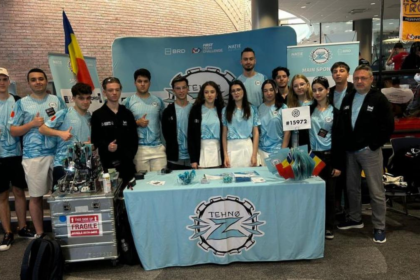 Liceenele din Pitesti au castigat la concursul de robotica