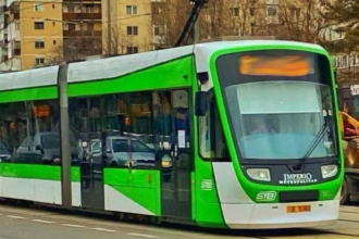 VIDEO Tramvai deraiat in Bucuresti din cauza unei trotinete