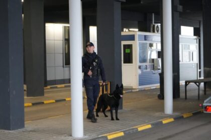 Alerte la granita camion cu arme oprit la Albita