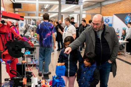 Senatul Stiintific al Fundatiei Dan Voiculescu recompenseaza inovatia la ROBOFEST 2025