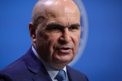 Bolojan cu sapca la Targul Gaudeamus