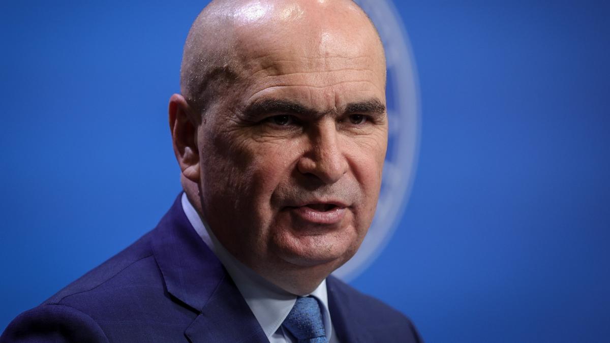 Bolojan cu sapca la Targul Gaudeamus