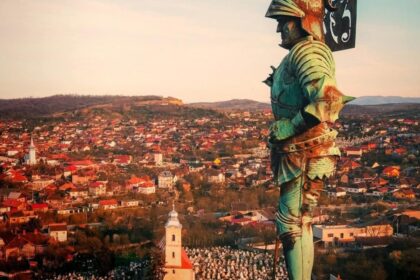 Descoperire rara la Castelul Corvinilor o caseta misterioasa