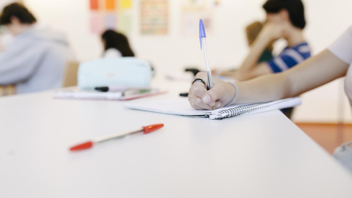 Experimentul AI al Editurii Nemira Impactul asupra adolescentilor