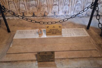 Mormantul lui Mircea cel Batran de la Cozia redeschis