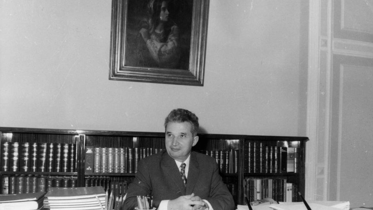 cadou regal pentru ceausescu licitatie in bucuresti