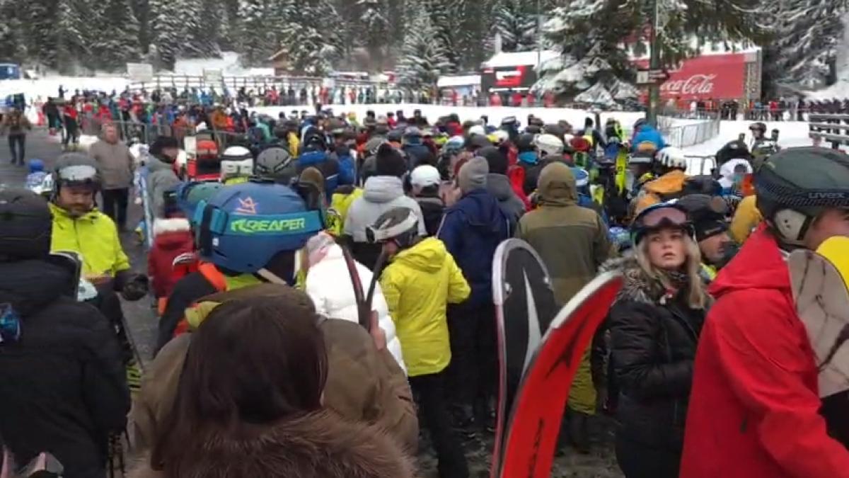 Cozi mari la telegondola din Poiana Brasov