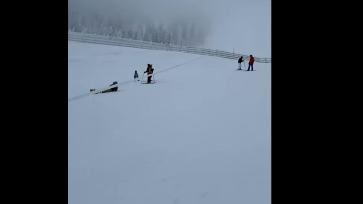 Pericol pentru turistii care au schiat la Poiana Brasov dupa ce un cablu de telecabina a fost aproape sa