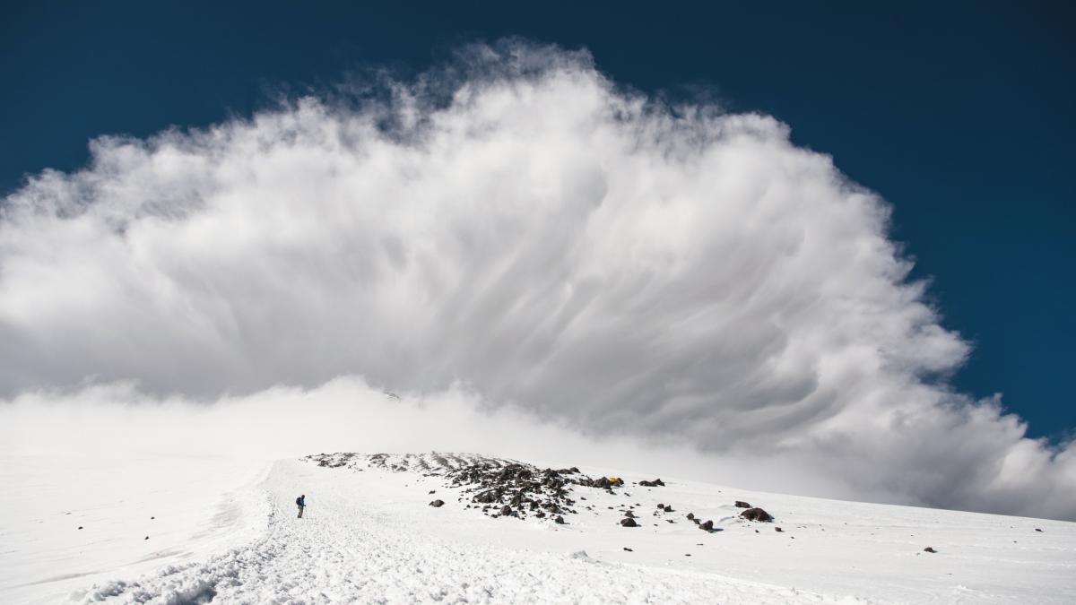 risc mare de avalanse in fagaras bucegi tarcu godeanu