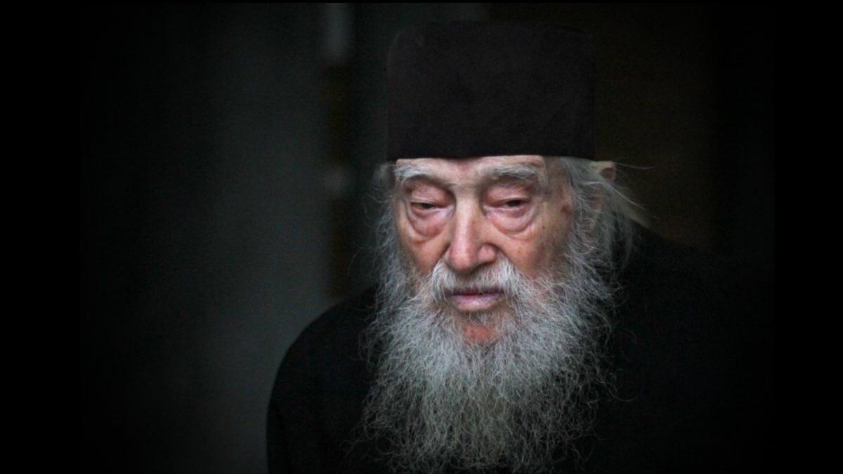 Arhimandritul Climent Haralamb care a slujit timp de 70 de ani la Manastirea Curtea de Arges a trecut la cele vesnice la varsta de 102 ani