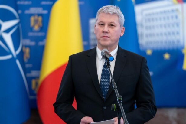 Cand vor putea romanii sa calatoreasca in SUA fara viza Predoiu Nimeni nu ar trebui sa astepte un