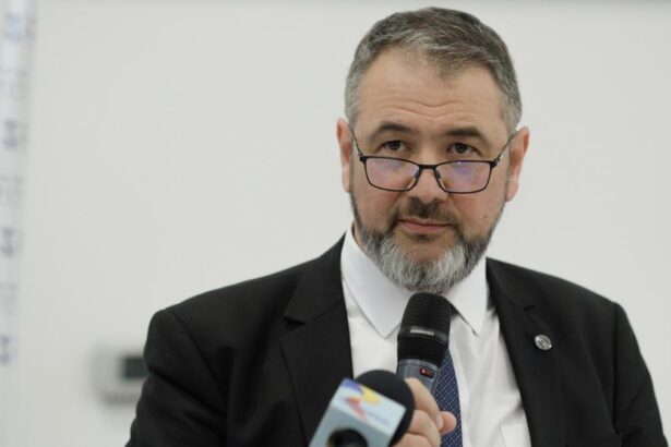 Consilierul lui Nicusor Dan pe probleme educatie Accesul minorilor la retelele sociale trebuie