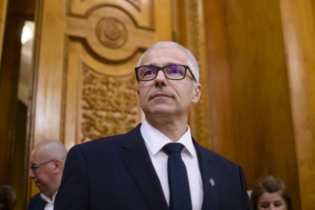 Ministerul Justitiei nu a aprobat reducerile din administratie Sedinta CES in care trebuia sa fie avizate