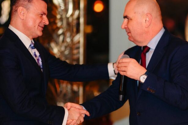 Nu am sarbatorit taiile Cum isi justifica Bolojan prezenta la petrecere dupa ce a anuntat