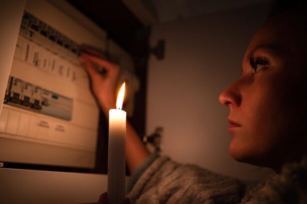 Peste o mie de consumatori din Harghita au fost lasati fara curent electric vineri din cauza vantului