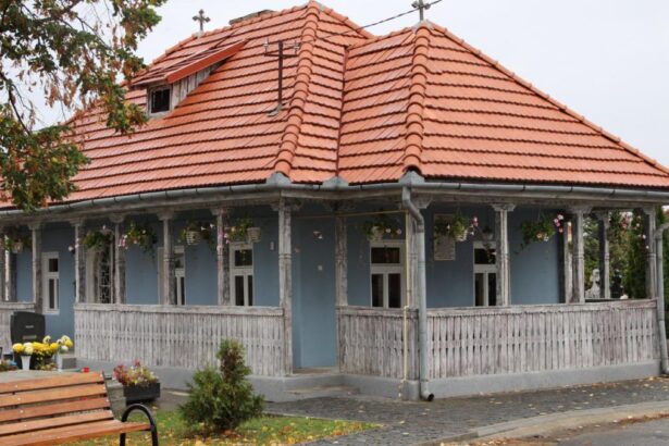 Prima scoala romanesc din Targu Mures activ ntre 1765 i 1912 a fost reinfiintata