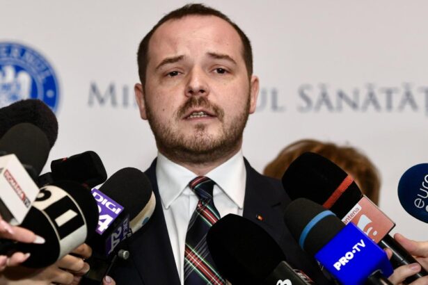 Rogobete a descoperit un medic de la Elias care s a filmat in timpul programului de lucru la spitalul privat