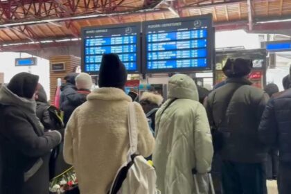 Trenuri intarziate si aglomeratie in Gara de Nord din cauza ninsorilor continue in Bucuresti