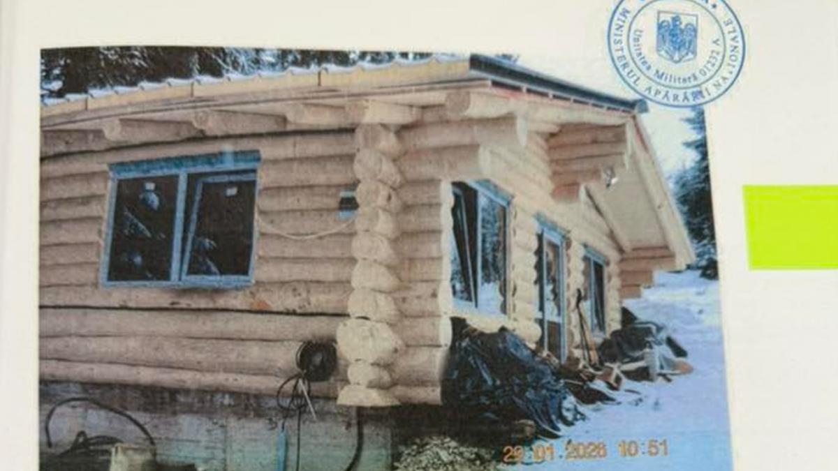 Unitate militara oferim cazare pentru turisti O cabana ilegal a fost construita chiar intr o