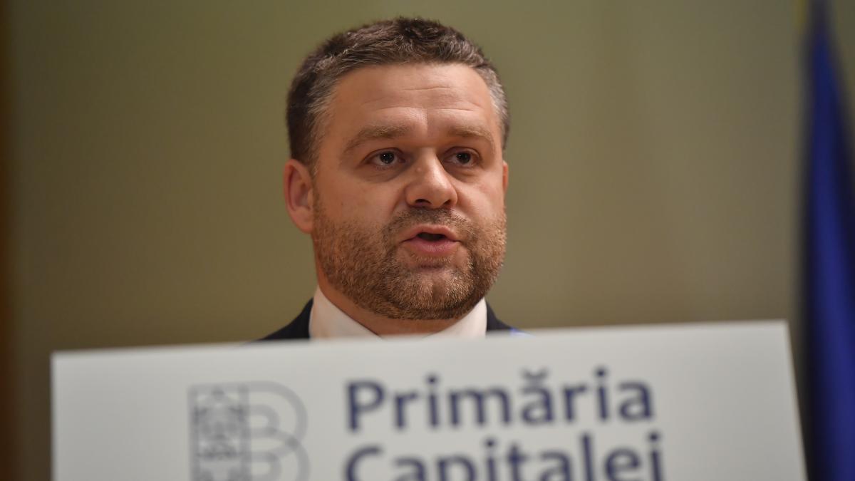 ciucu dupa ce a studiat organigrama stb avem aproximativ 250 de economisti si 200 de directori si