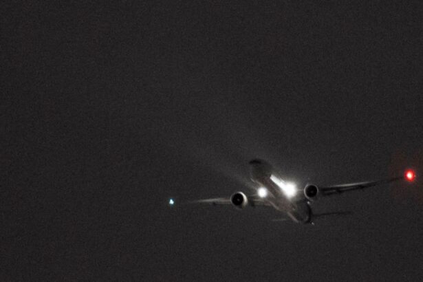 incident aviatic la otopeni o aeronava hisky survoleaza aeroportul si incearca sa aterizeze