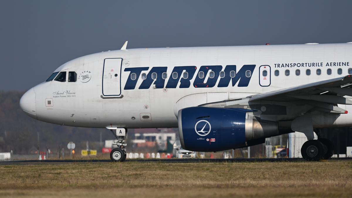 55 de pelerini romani care au vizitat Sfantul Mormant evacuati din Israel prin Egipt Un zbor Tarom