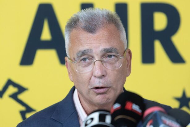 AUR a anuntat ca va depune motiunea de cenzura in perioada in care PSD planueste sa rasturne Guvernul