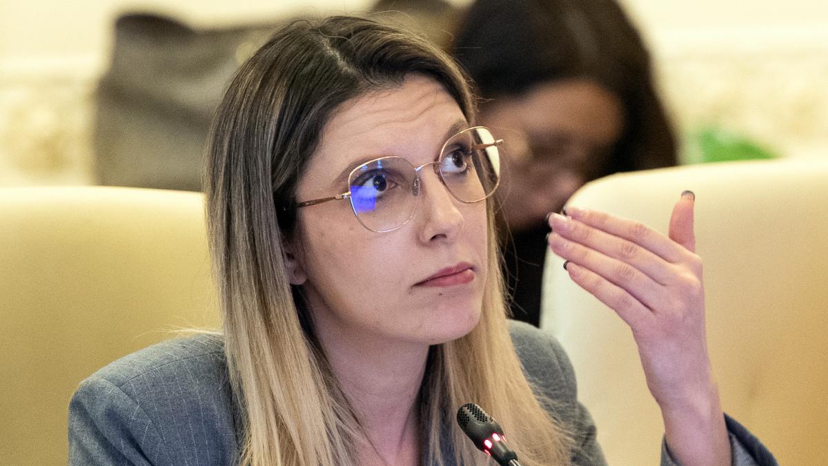 Agentii de turism o critica pe ministra TikTok Buzoianu este usor sa identifici probleme
