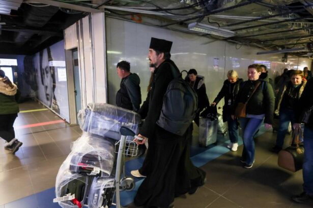 Al doilea zbor cu romanii blocati in Dubai a sosit pe Aeroportul Otopeni