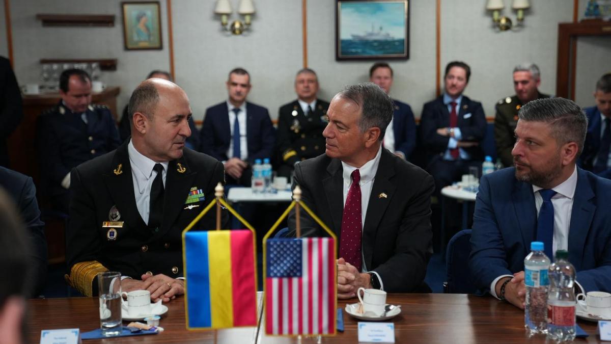 Ambasadorul SUA in Romania Darryl Nirenberg a participat la bordul fregatei Regina Maria la un