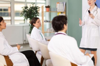 Asculta mai mult limba franceza dect romn Studentii care nu promoveaza anul intai de medicina in Franta