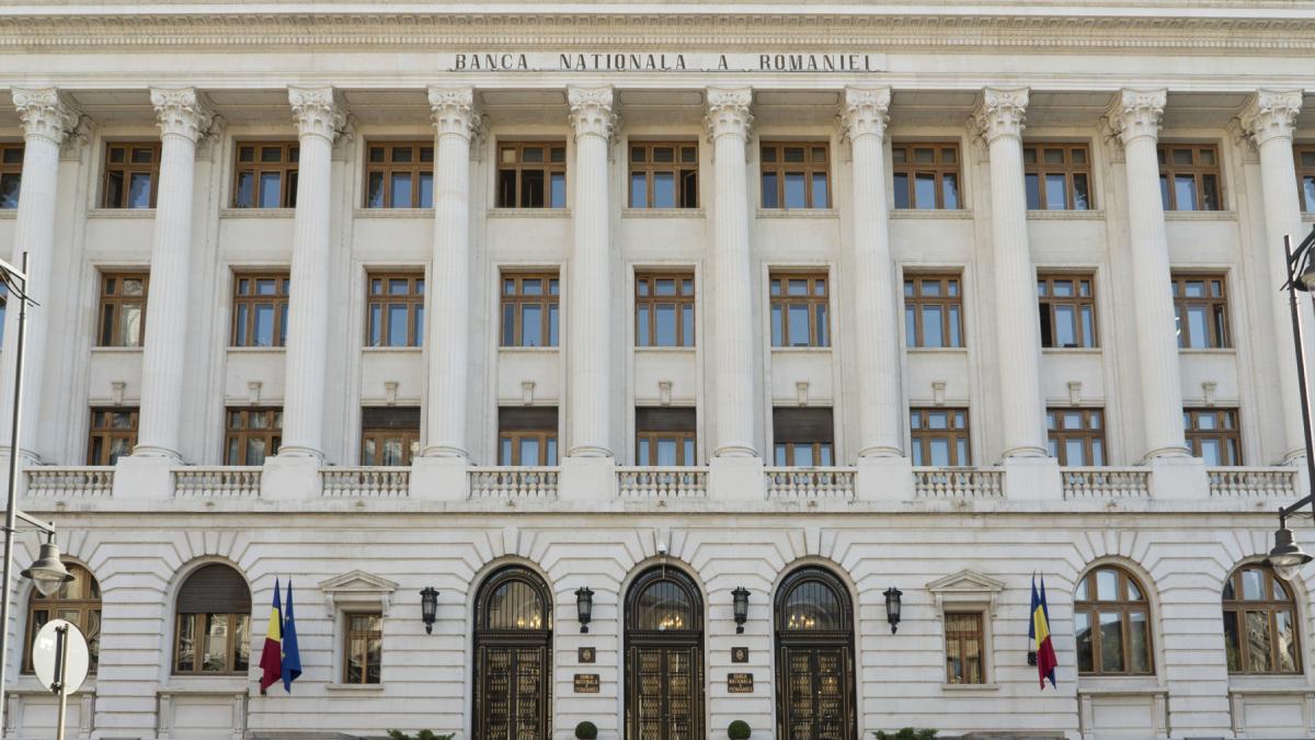 Avertisment BNR Un IFN sustine in mod fals ca are autorizatia de a acorda credite romanilor