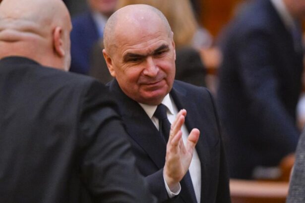 Bolojan a declarat ca incepand cu 2027 va elimina impozitul pe cifra de afaceri Pentru a sustine companiile