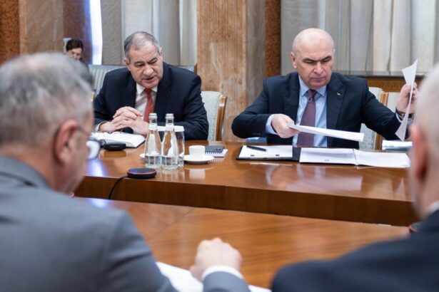 Bugetul pentru 2026 a fost facut public Pensii si salarii suspendate Riscuri identificate de Guvern