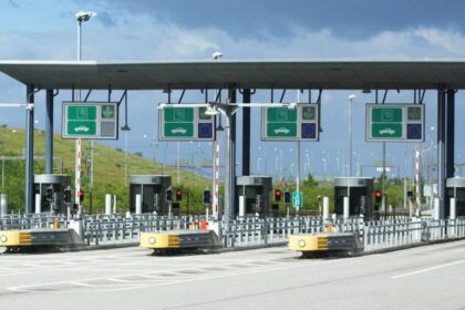 CNAIR anunta inchiderea temporara a unei benzi pentru plata in numerar la trecerea Podului de la Fetesti