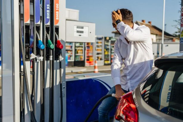 Cat costa benzina si motorina pe 26 martie Pretul a crescut cu 2 lei pe litru fata de acum o