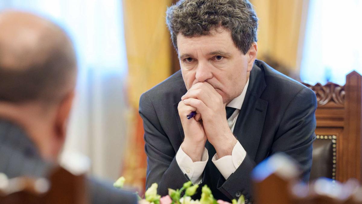 Criza preturilor combustibililor Nicusor Dan i a chemat pe reprezentantii OMV Petrom la Cotroceni