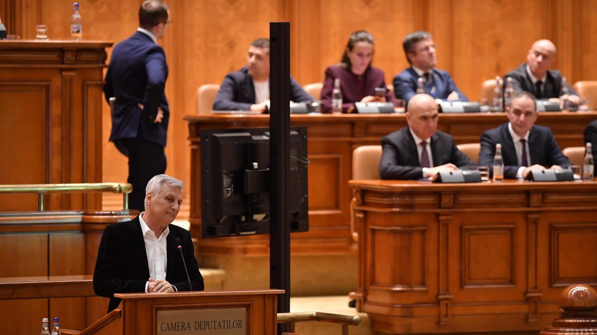 Daniel Zamfir Diana Buzoianu ar trebuie sa se retraga poate impreuna cu premierul Ilie Bolojan