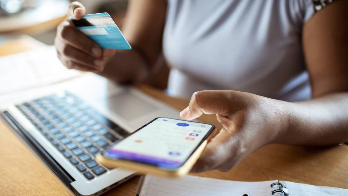 Din cauza cresterei preturilor romanii isi schimba obiceiurile de cumparare online Ce strategii