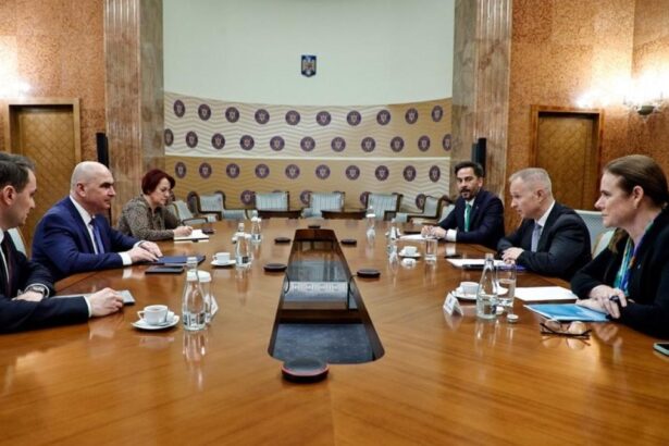 Directorul OMV l a informat pe Bolojan despre criza pe care o poate provoca conflictul din Orient