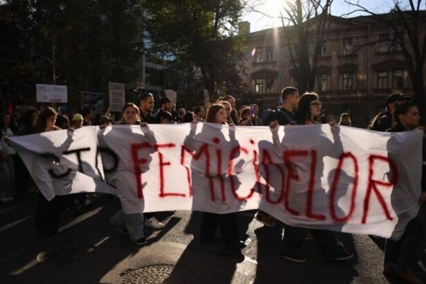 Dragostea se imbraca in pantofi rosii Alessandra Stoicescu initiaza o campanie impotriva violentei