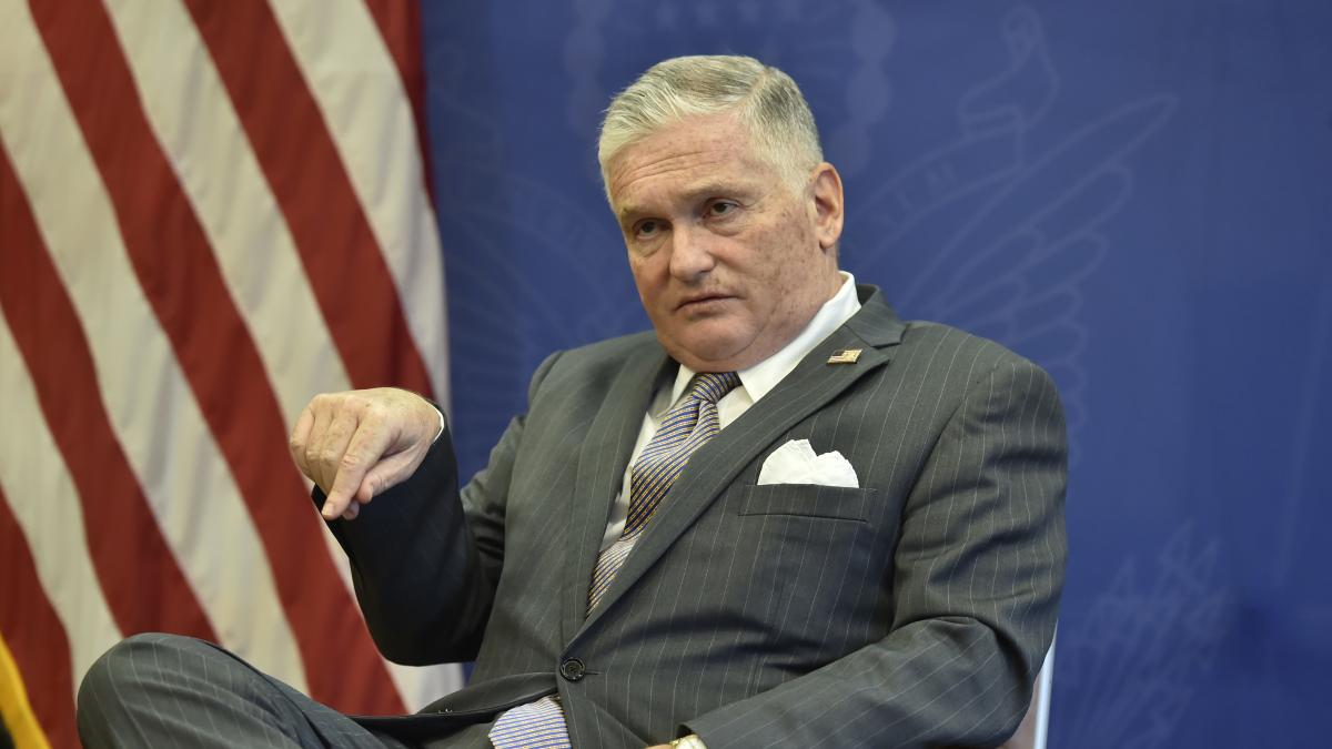 Fosti ambasadori ai Statelor Unite la Bucuresti critica Romania pentru ca nu reactioneaza in legatura cu