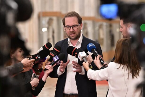 Fritz cheama liderii USR la o intalnire Vom decide cum ne plasam in raport cu dorinta evidenta a PSD de