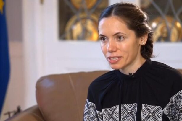 Mirabela Grdinaru I am spus fiicei noastre ca nu va avea telefon pana la 14 ani