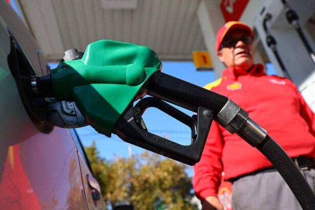 Motorina premium a trecut de 11 lei pe litru Ce masuri va analiza luni premierul Bolojan pentru