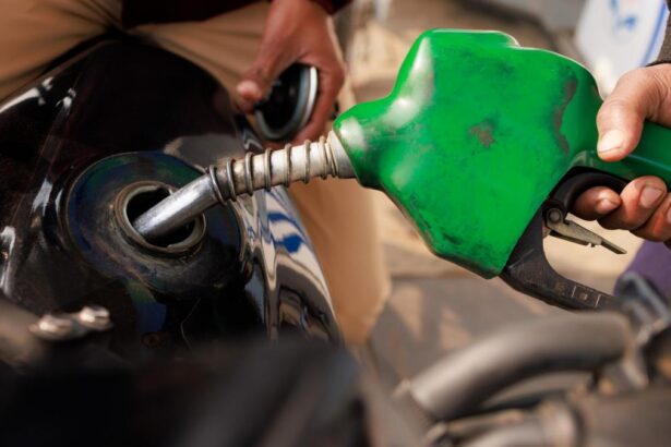 Motorina premium se apropie de 10 lei iar benzina a ajuns la 8 82 lei pe litru Doua crestere intr o singura zi la
