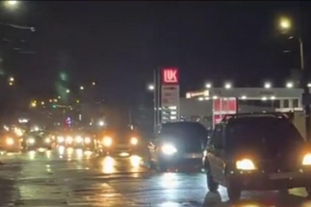 Nervii soferilor au cedat in Arges Au circulat cu greu si au alimentat cu benzina de trei lei la