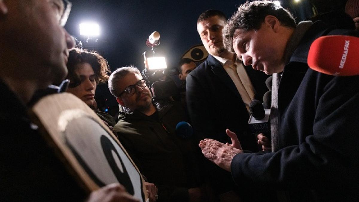 Nicuser Dan a iesit sa discute cu protestatarii despre numirile din Justitie Am de 100 de ori