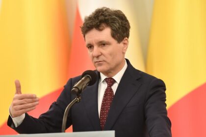 Nicusor Dan Pare absurd ca intre un medic care a studiat sase ani la facultate si o reclama pe