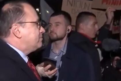 Noul ministru al Educatiei s a intalnit cu studentii care protesteaza in Capitala impotriva